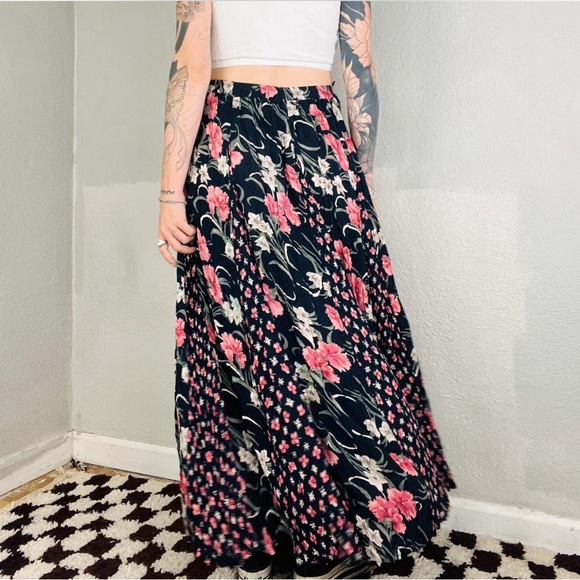 Vintage 90s Y2K black & pink floral maxi broomstick skirt- very full! Fits M-L - Picture 6 of 9